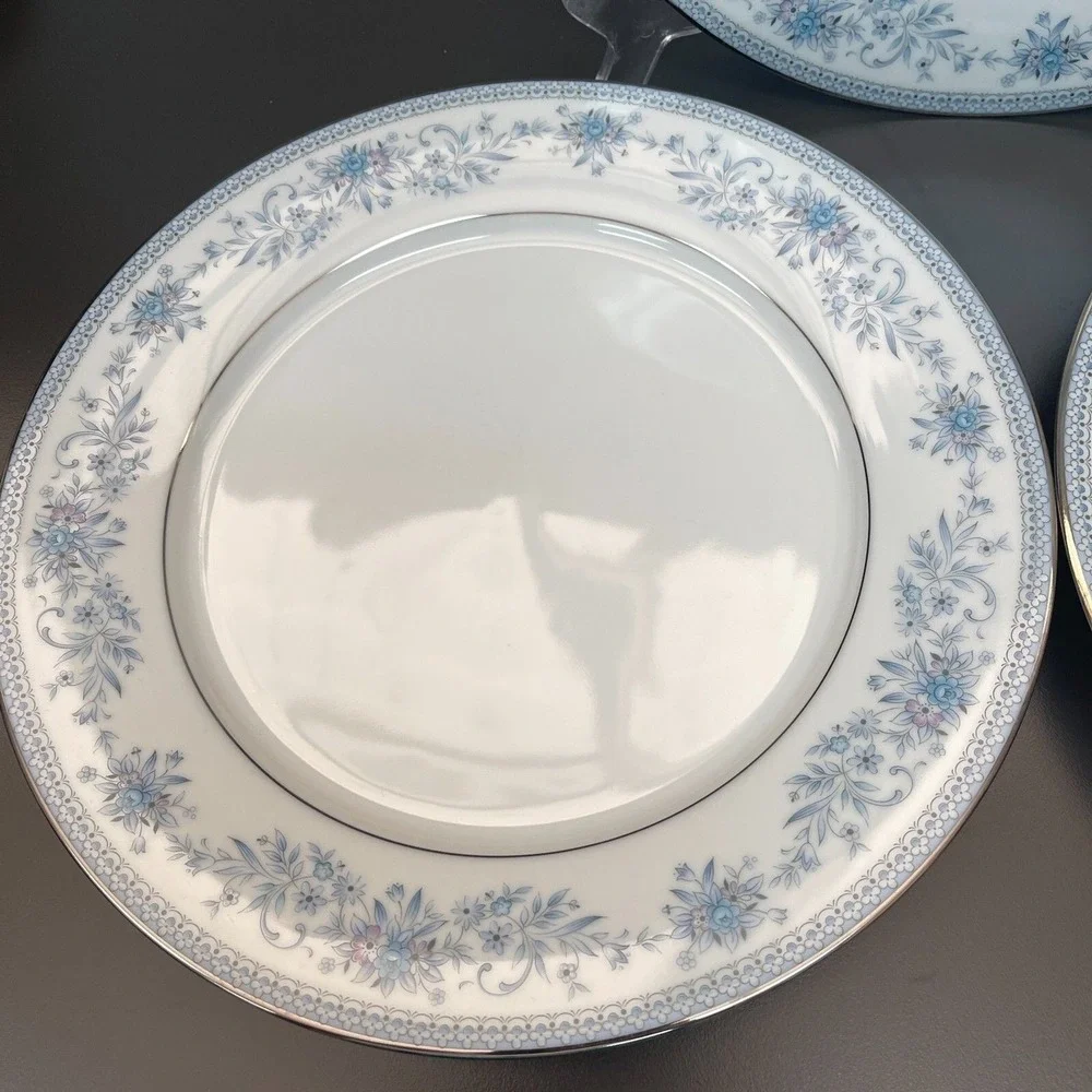 Noritake Blue Hill 2482‎ Dinner Plates Blue White Floral Platinum Trim Lot of 3
